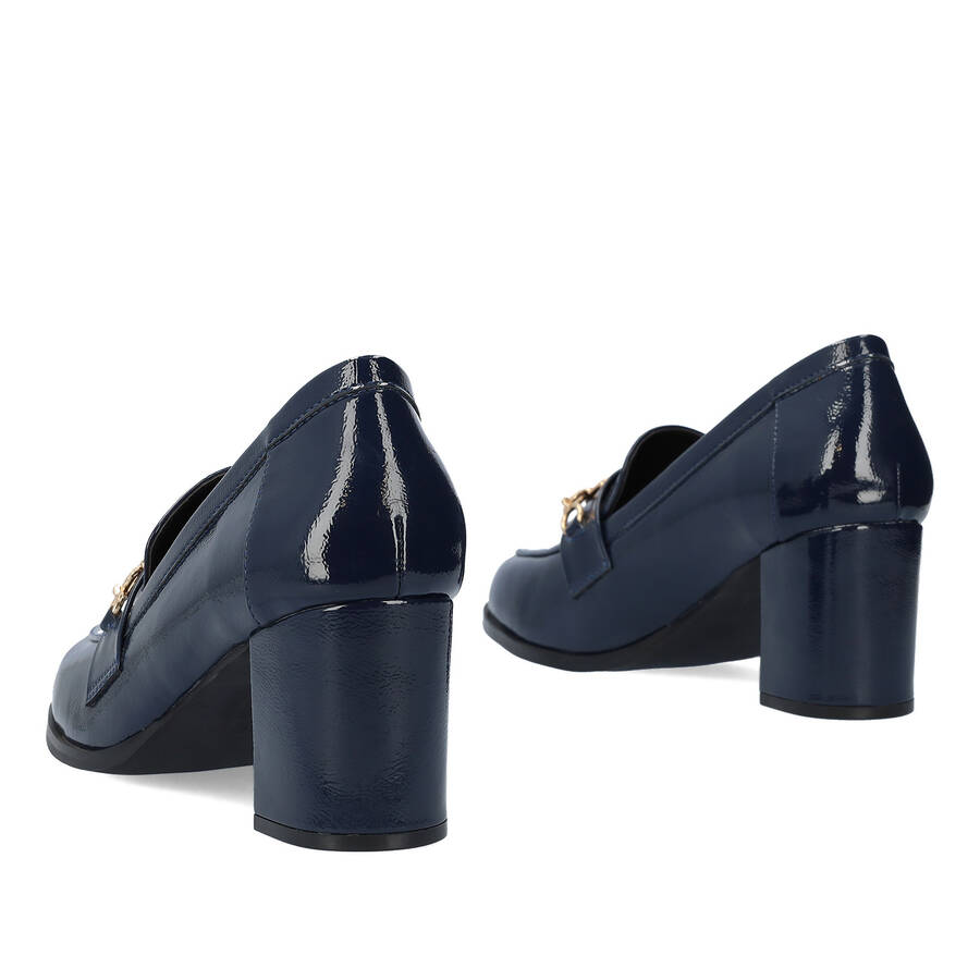 Heeled moccasins in navy patent 