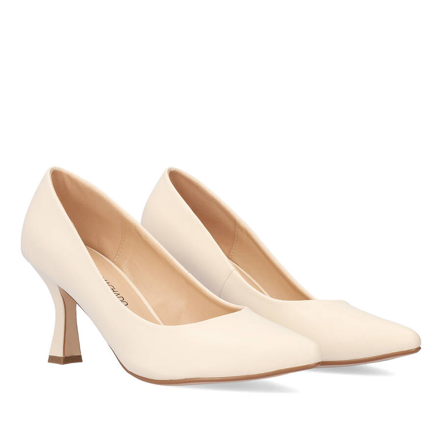 Heeled shoes in off white faux leather 