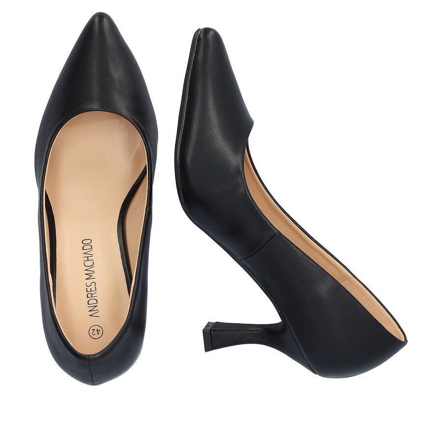 Heeled shoes in black faux leather 