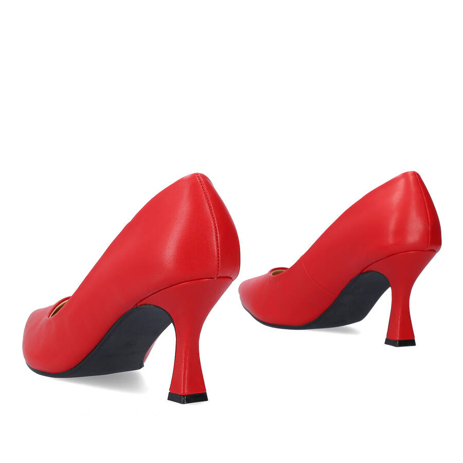 Heeled shoes in red faux leather 