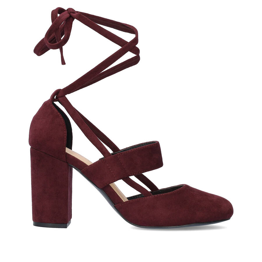 Heeled shoes in burgundy faux suede 