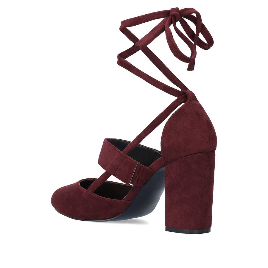 Heeled shoes in burgundy faux suede 