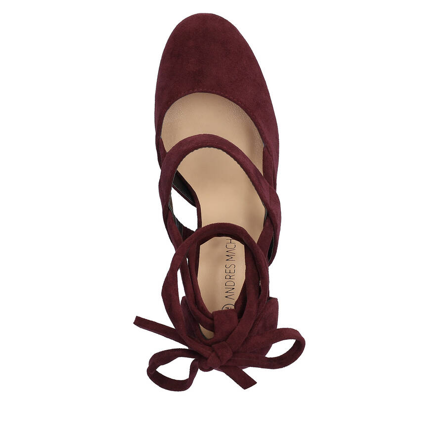 Heeled shoes in burgundy faux suede 