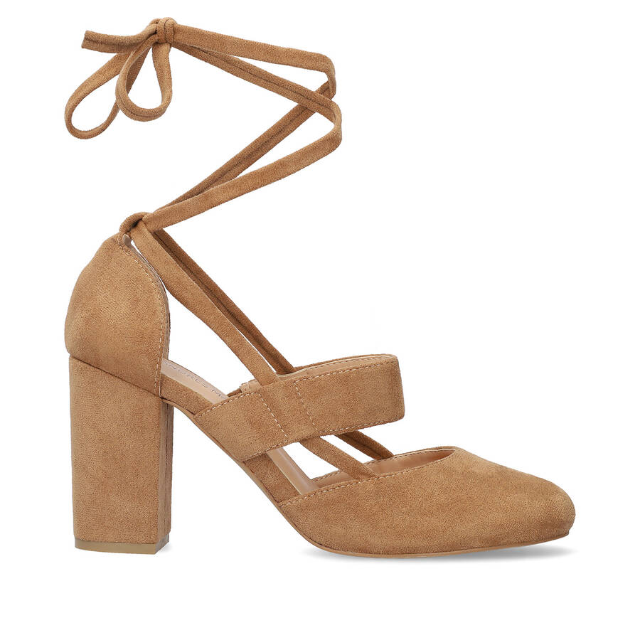 Heeled shoes in brown faux suede 