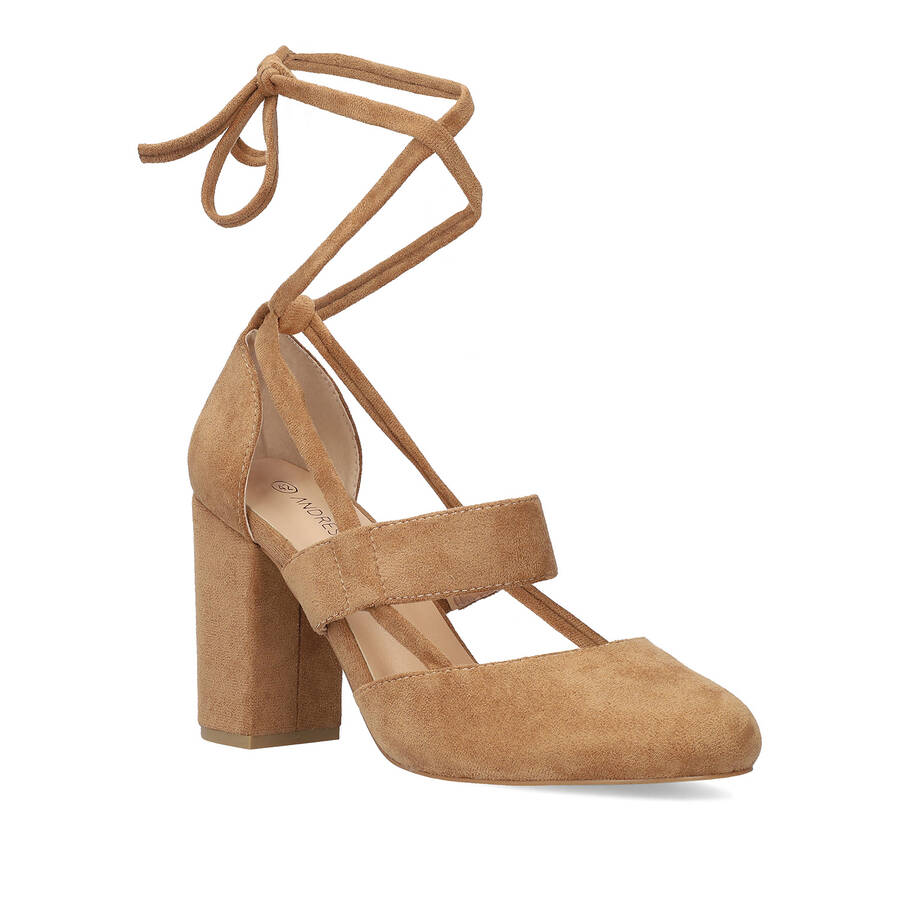 Heeled shoes in brown faux suede 