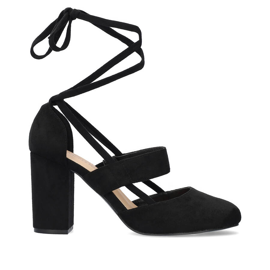 Heeled shoes in black faux suede 