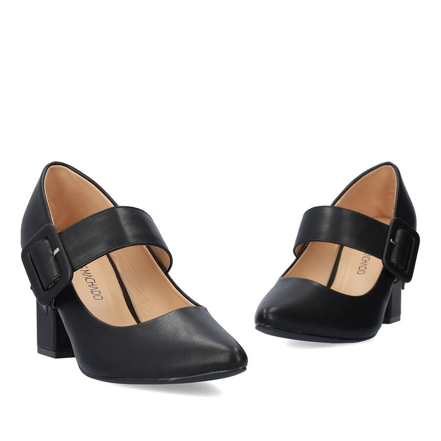 Classic pumps in black faux leather 