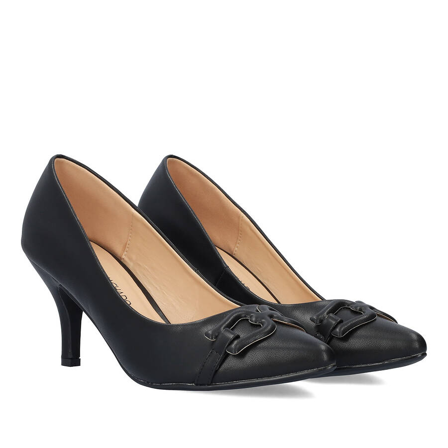 Heeled shoes in black faux leather 