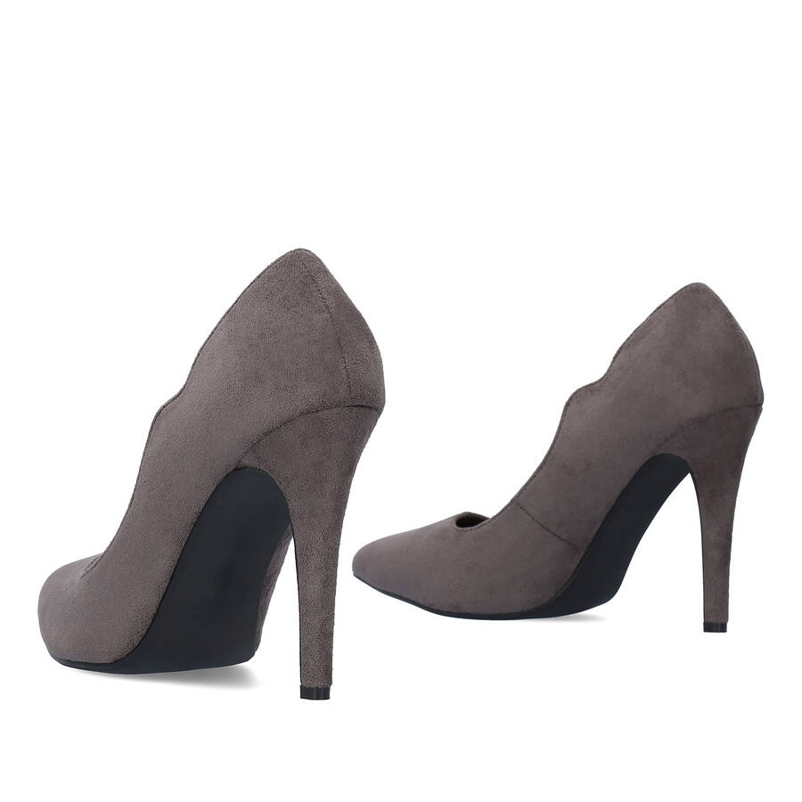 Pumps aus grauem Velourlederimitat 