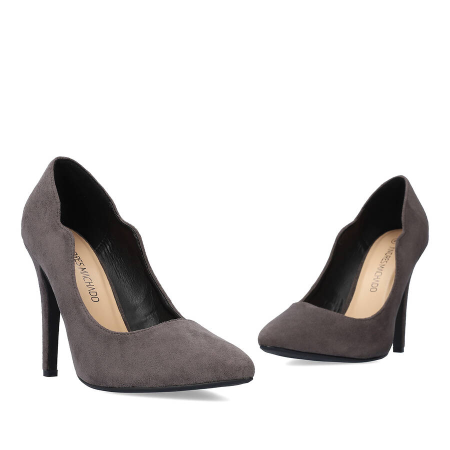 Pumps aus grauem Velourlederimitat 