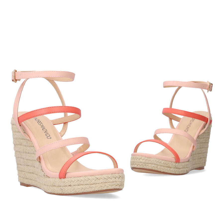 Salmon-colored soft fabric sandal with a jute wedge 