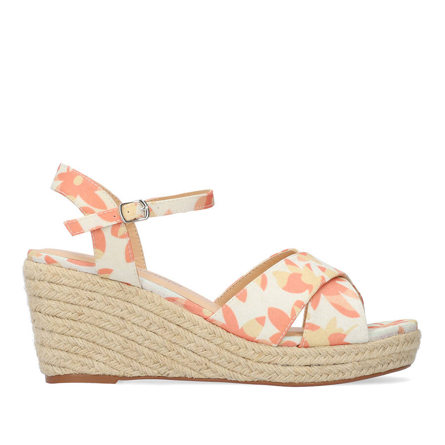 Orange-toned fabric sandal with a jute wedge 