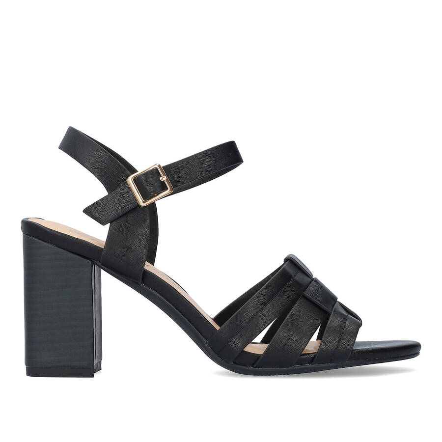 Soft black colored sandals with squared heel 