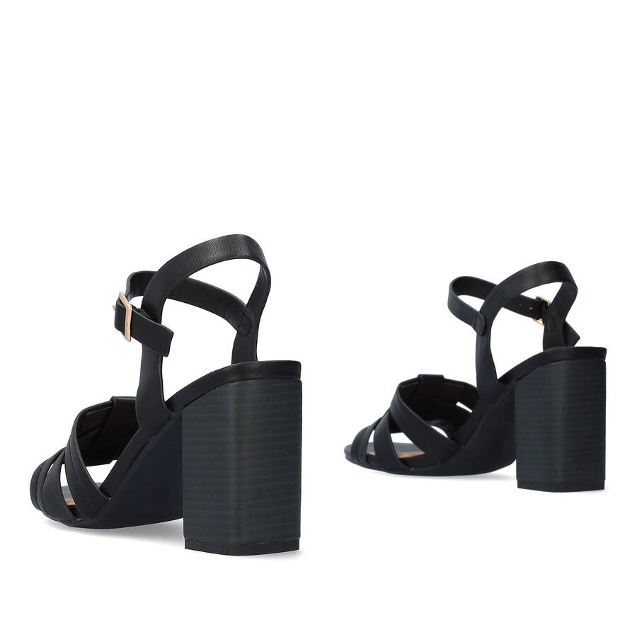 Soft black colored sandals with squared heel 