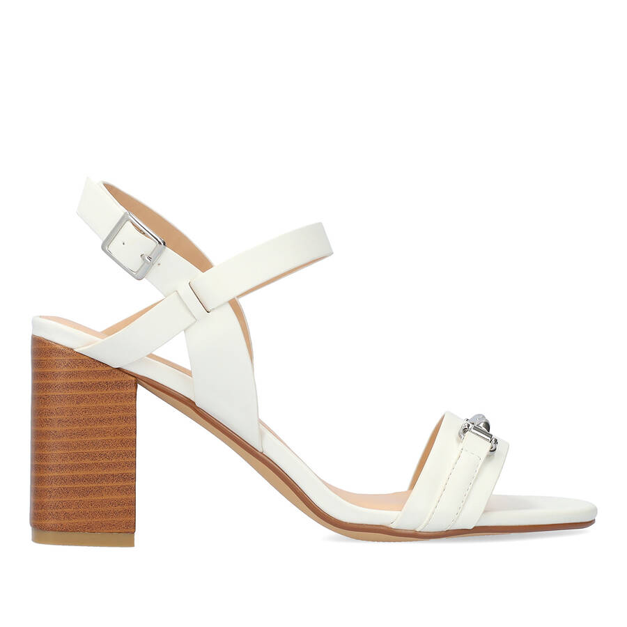 Squared heel sandal in soft white 