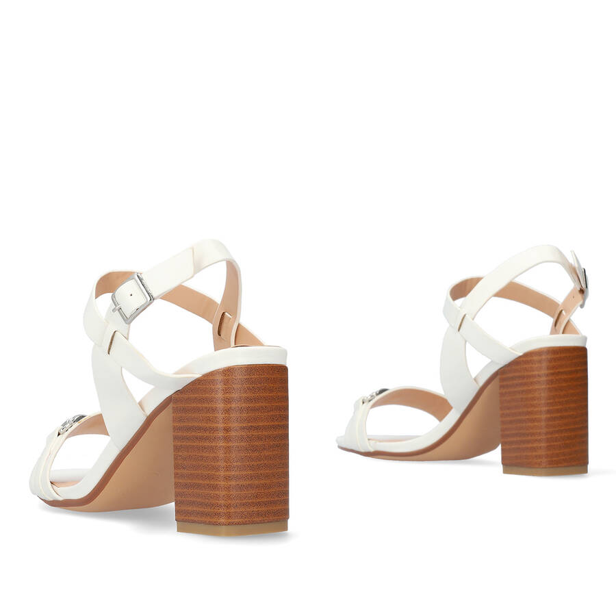 Squared heel sandal in soft white 