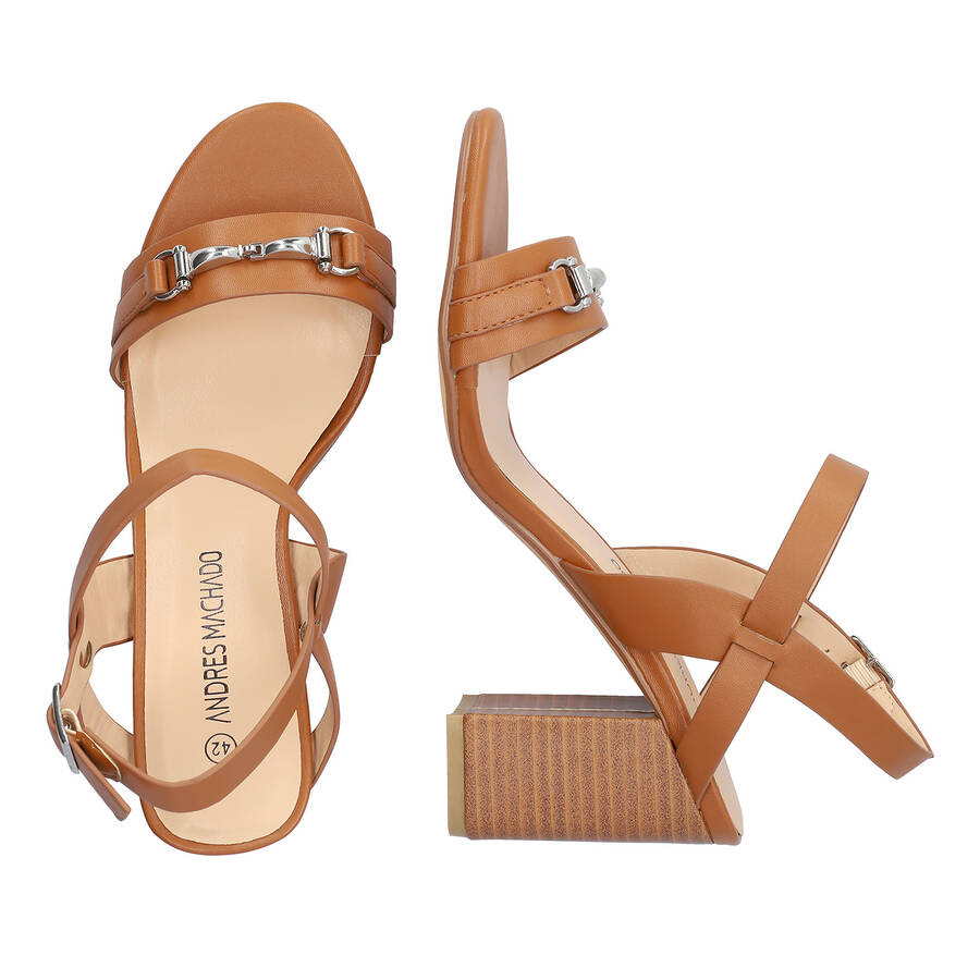 Squared heel sandal in soft brown 