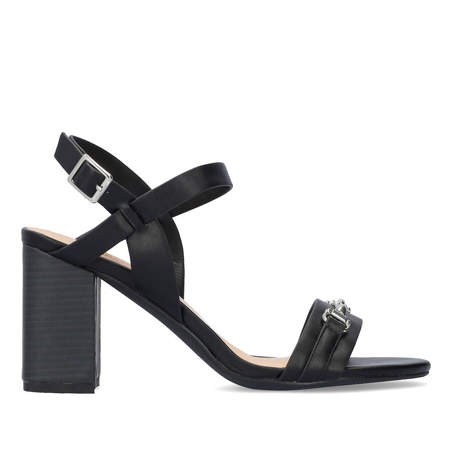 Squared heel sandal in soft black 