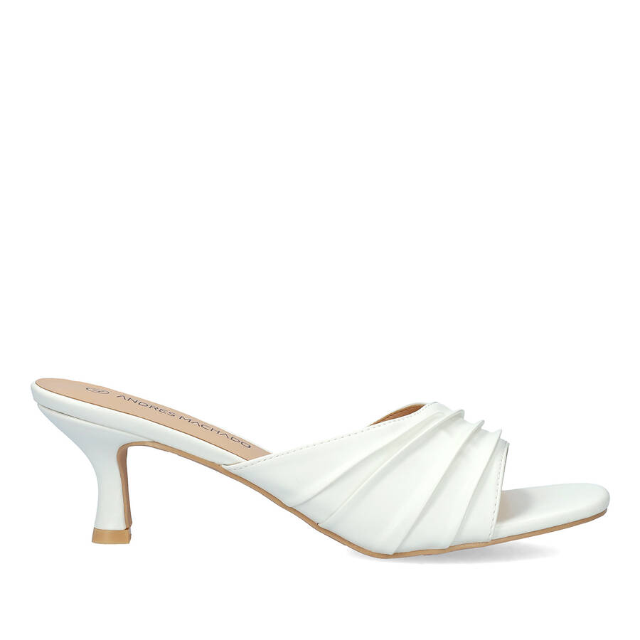 White soft mules with Kitten heel 