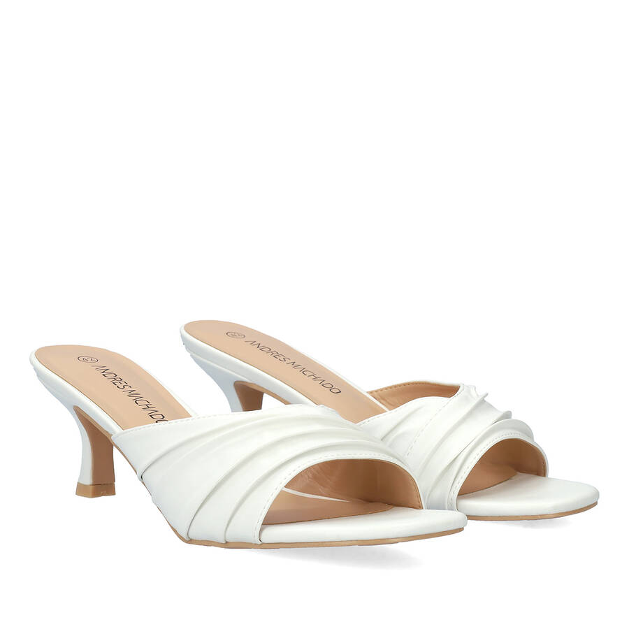 White soft mules with Kitten heel 