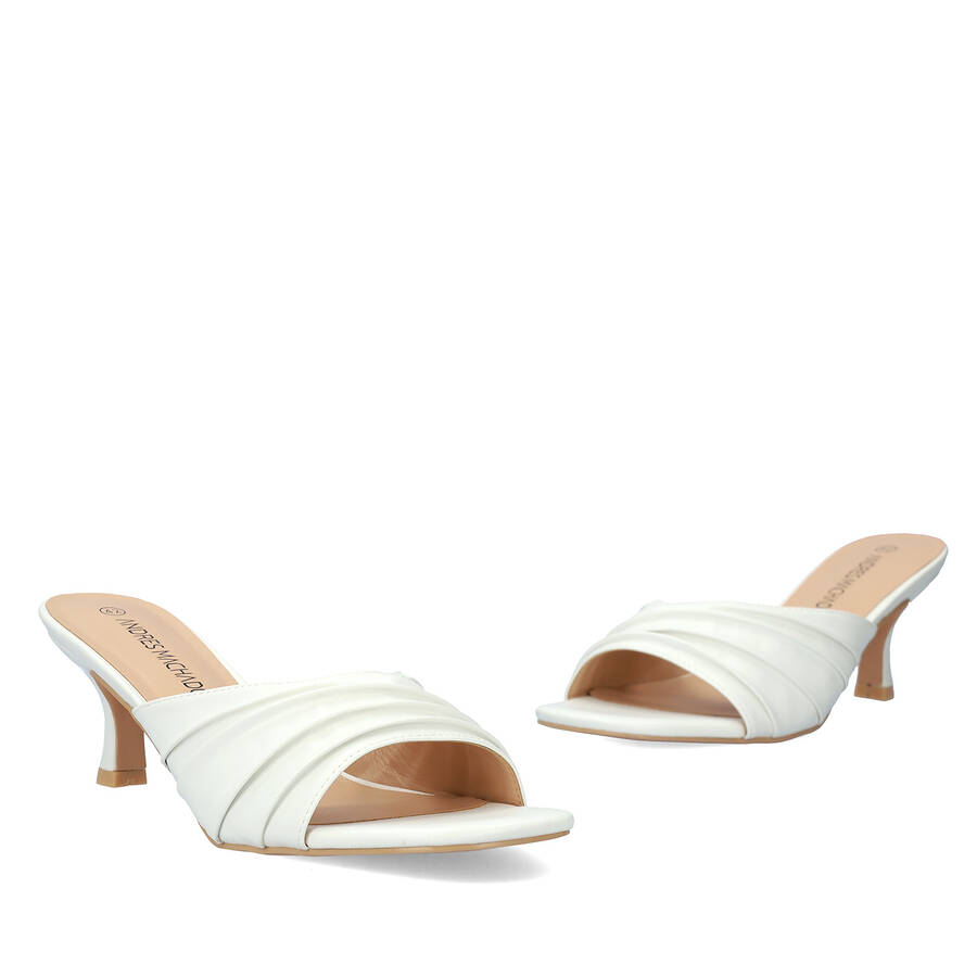 White soft mules with Kitten heel 