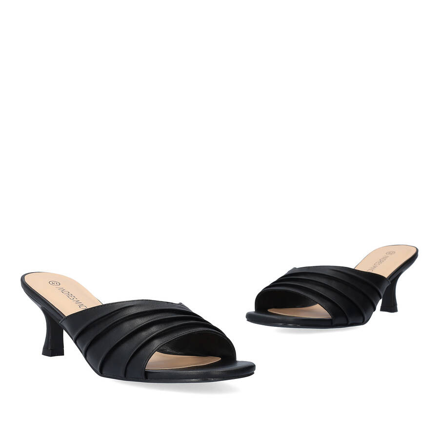 Black soft mules with Kitten heel 