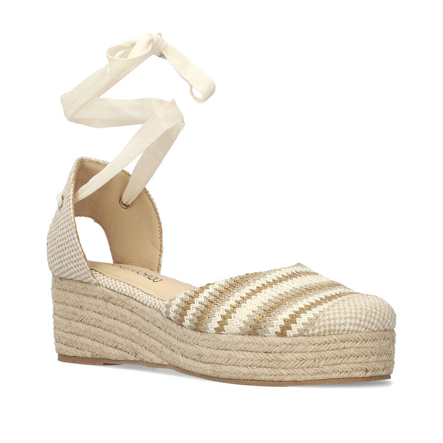 Beige fabric sandals with a jute wedge 