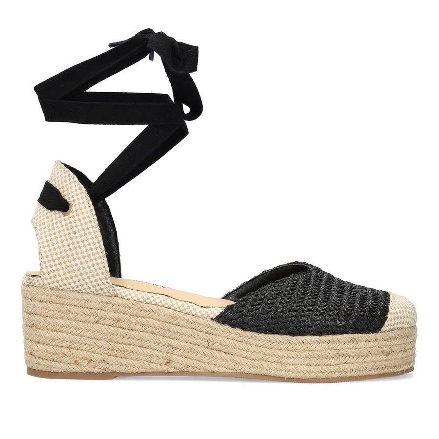 Wedge sandals in black-colored fabric with jute wedge 