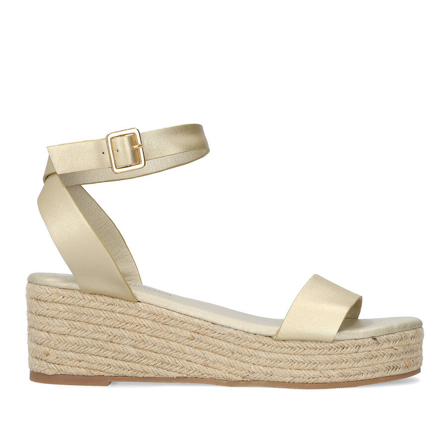 Gold soft sandals with a jute wedge 