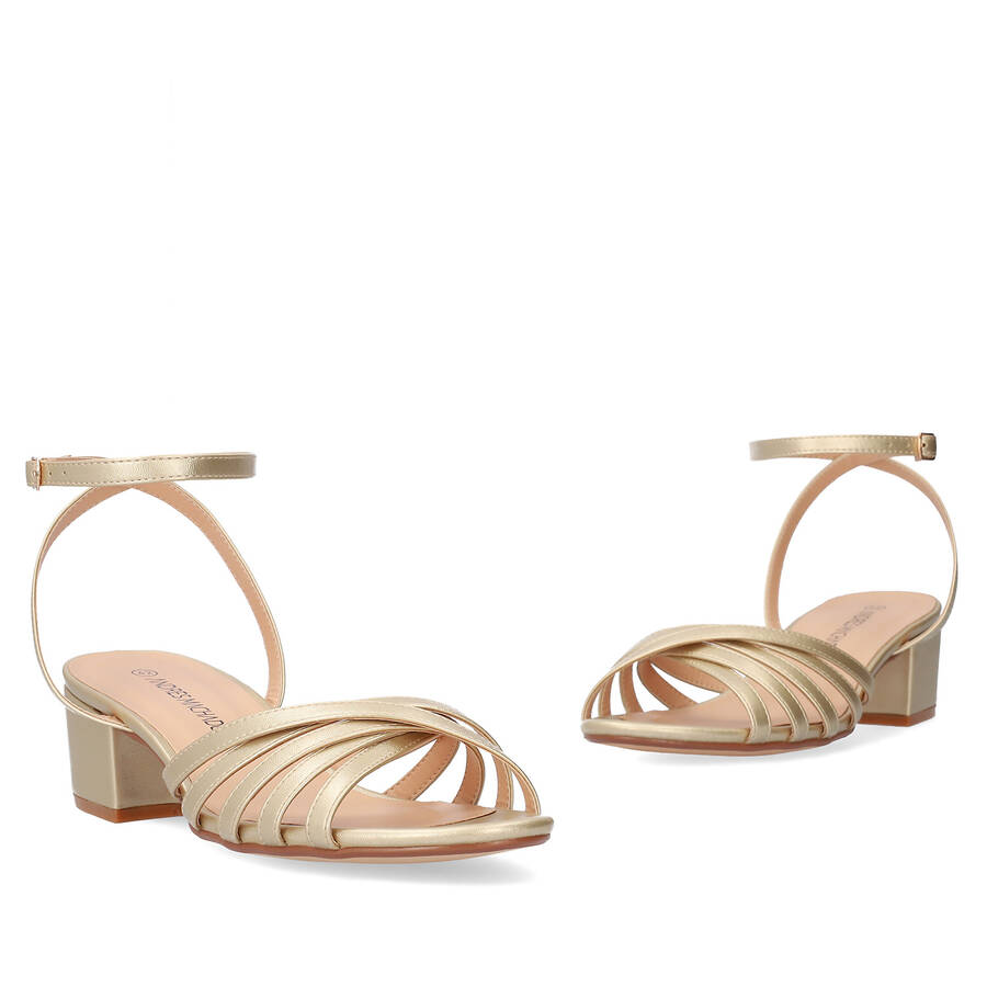 Squared heel sandal in gold soft material 