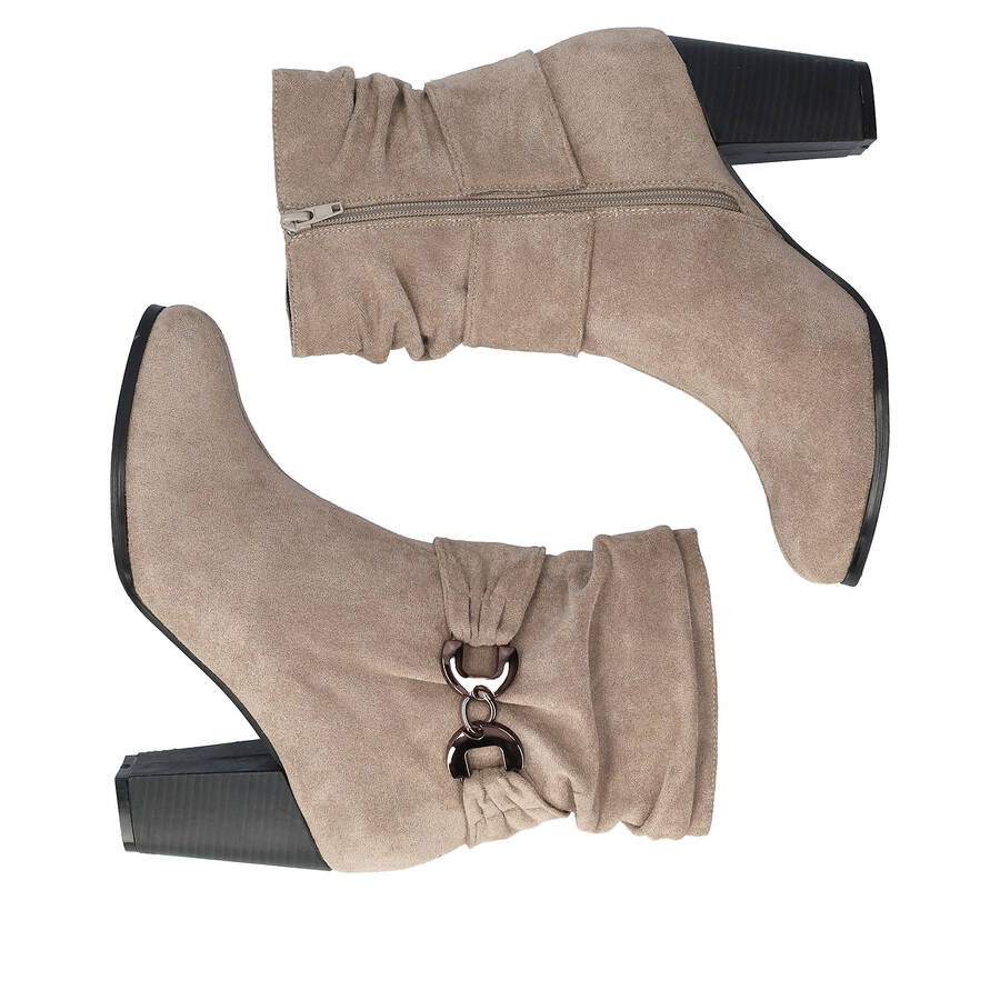 Heeled booties in grey faux suede material 