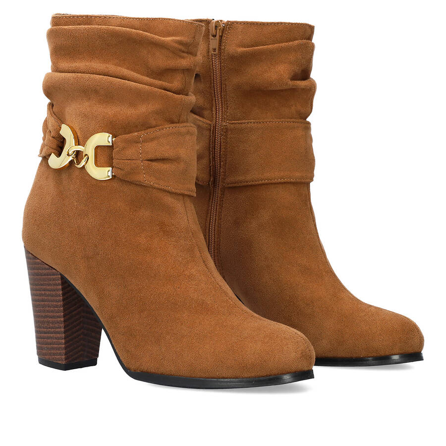 Heeled booties in brown faux suede material 