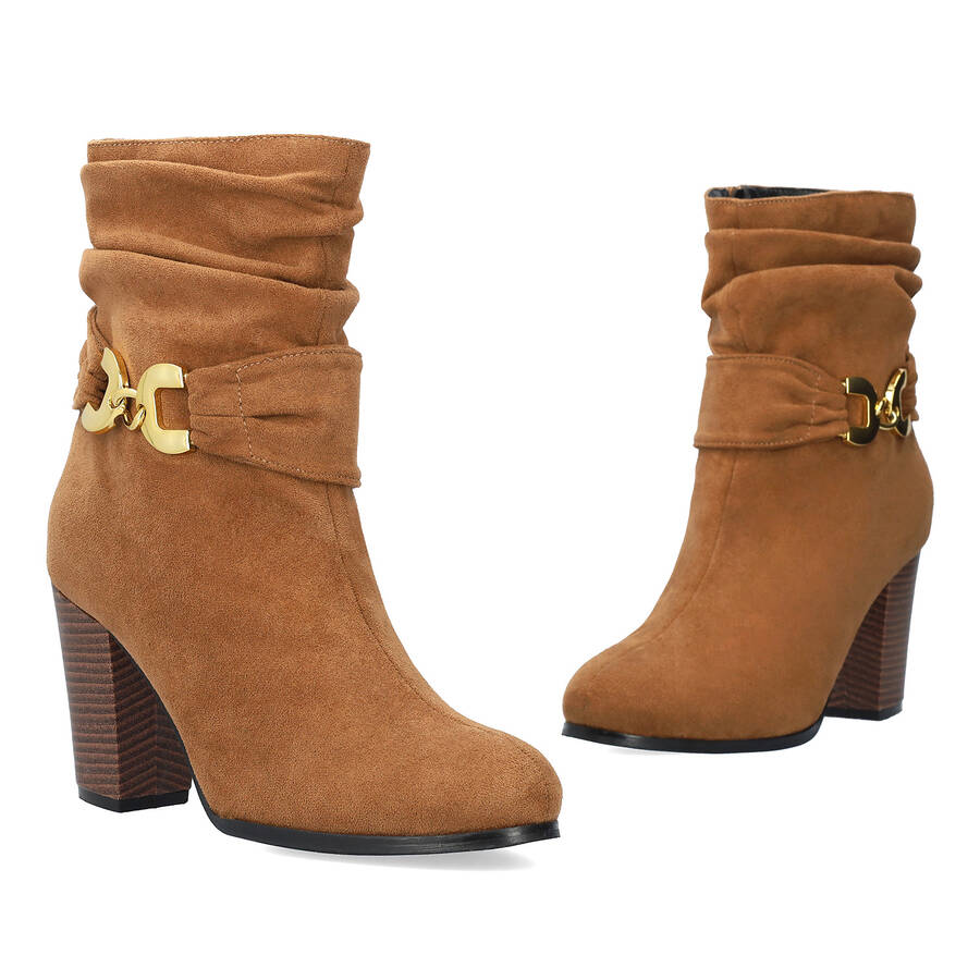 Heeled booties in brown faux suede material 