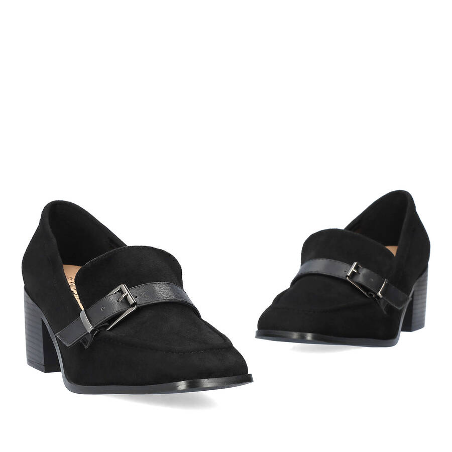 Heeled loafer in black suede material 