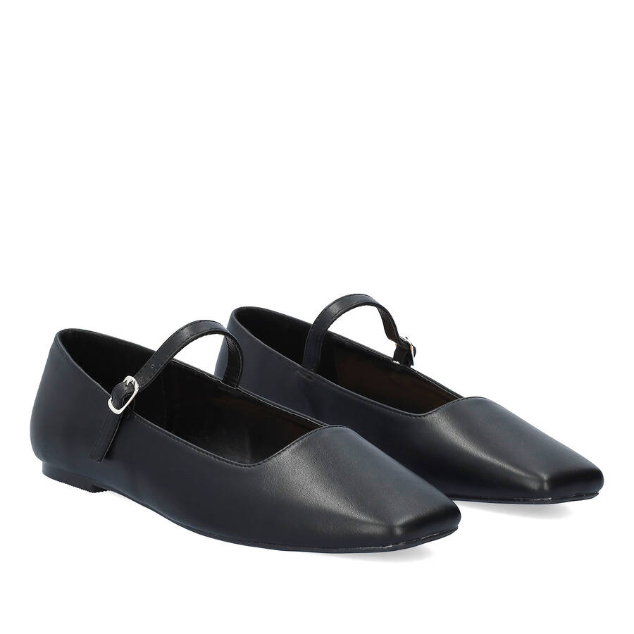 Flat black ballerinas made in soft faux leather 