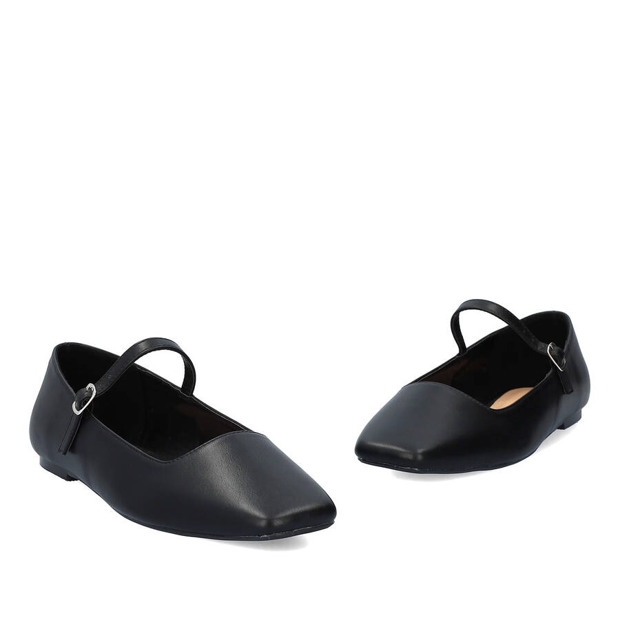 Flat black ballerinas made in soft faux leather 