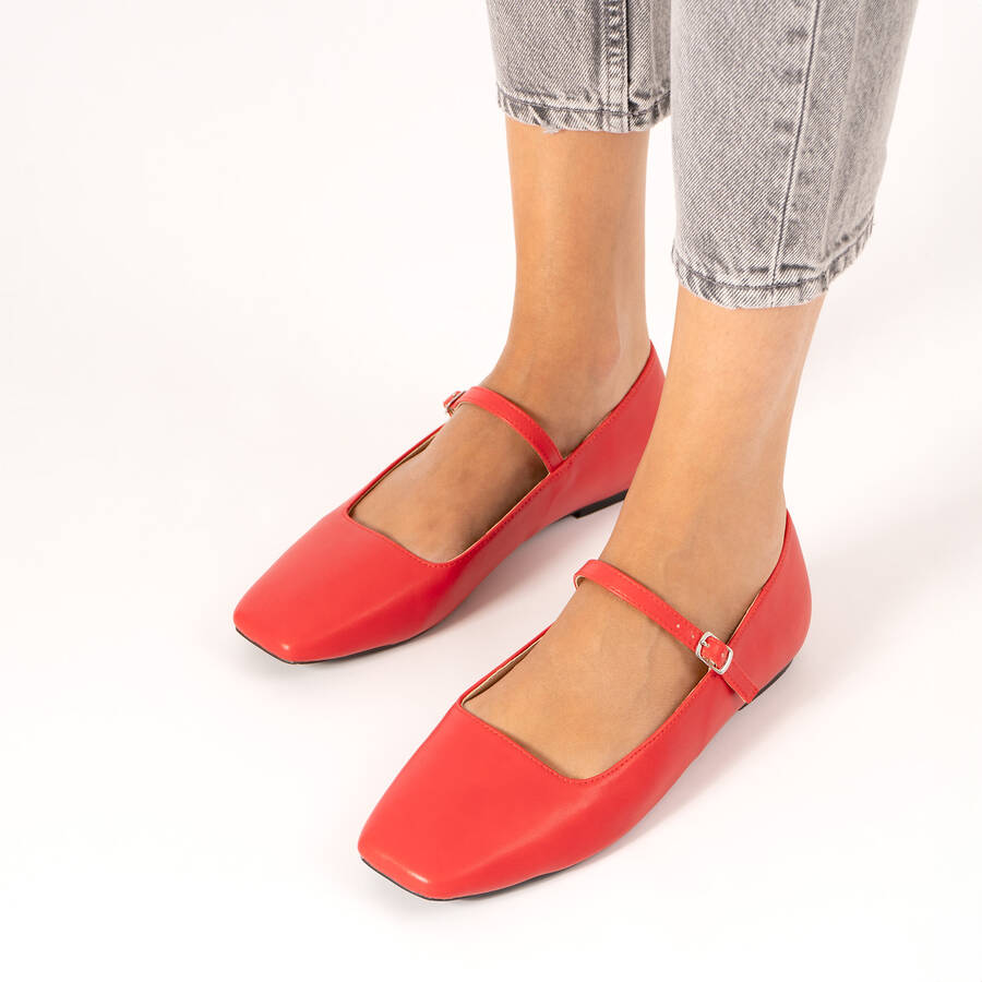 Flat red ballerinas made in soft faux leather 