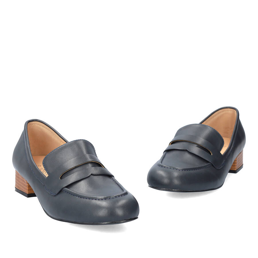 Heeled loafer in soft navy faux leather 