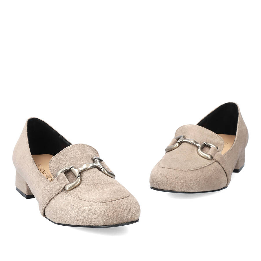 Heeled loafer in grey suede material 