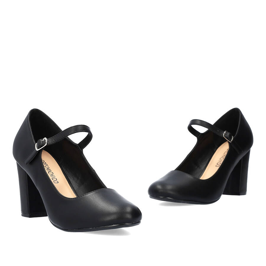 Heeled Mary Jane in black coloured soft faux leather 