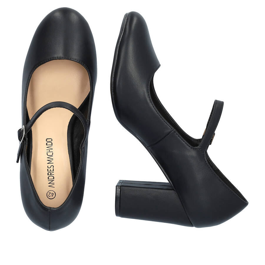 Heeled Mary Jane in black coloured soft faux leather 