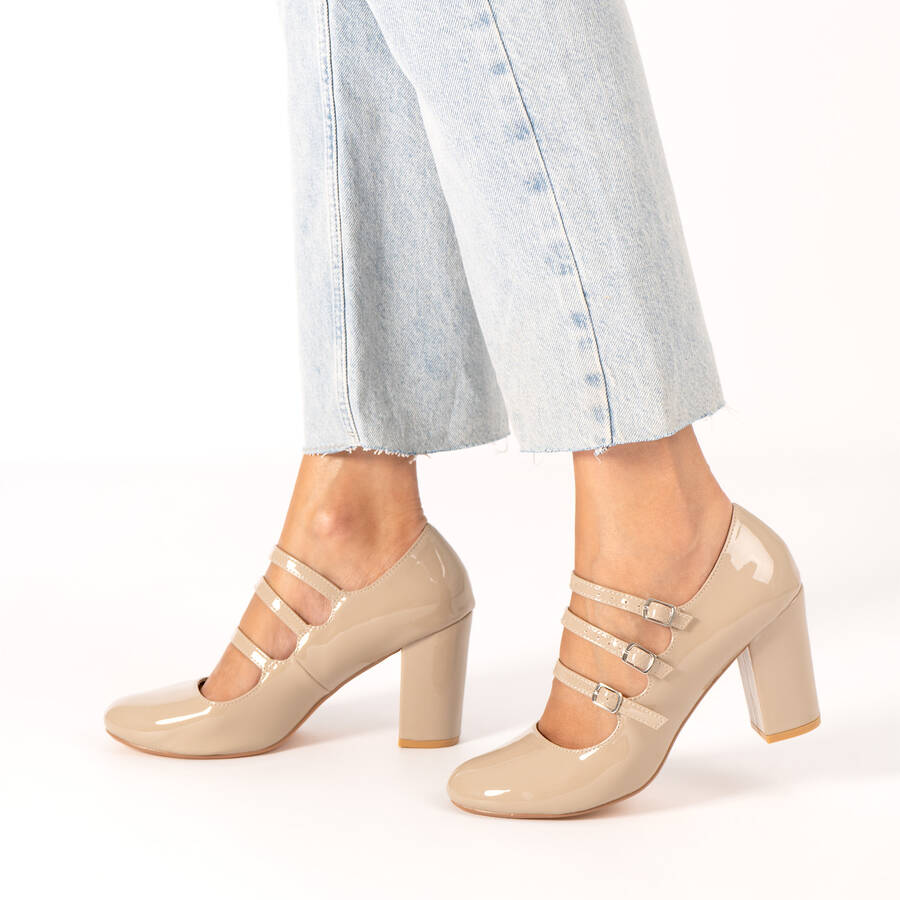 Heeled Mary Jane in beige patent soft leather 