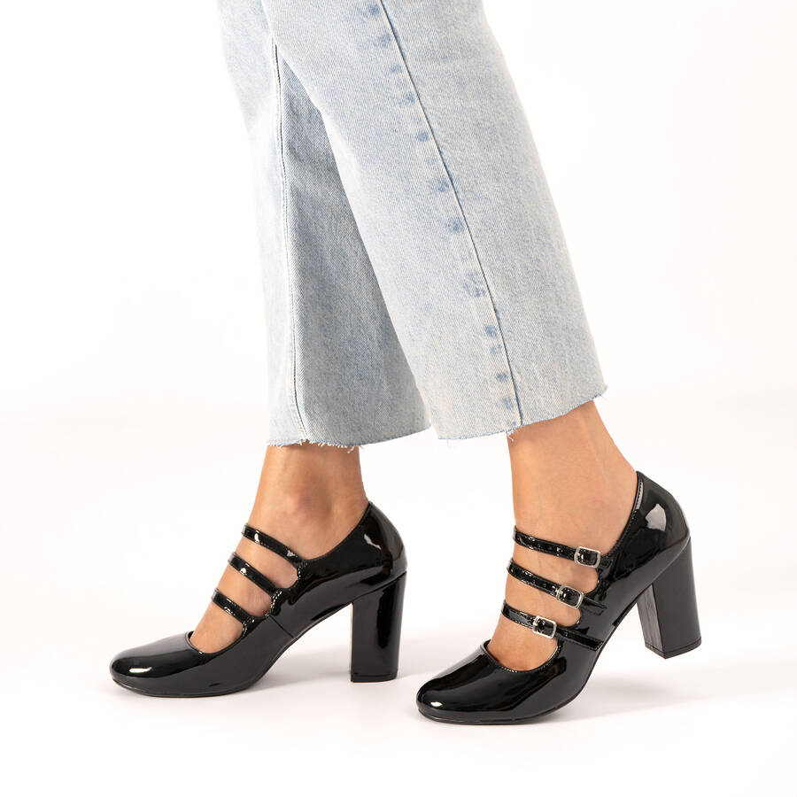 Heeled Mary Jane in black patent soft leather 