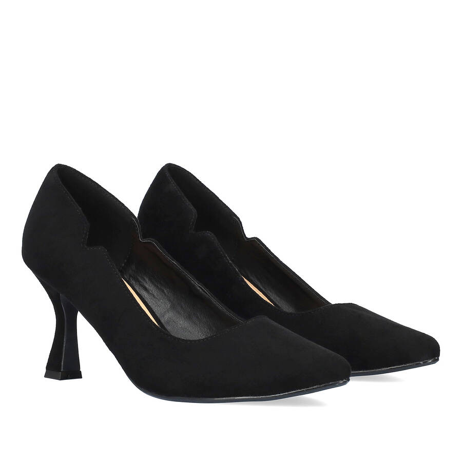 Kitten Heeled pumps in faux black suede 