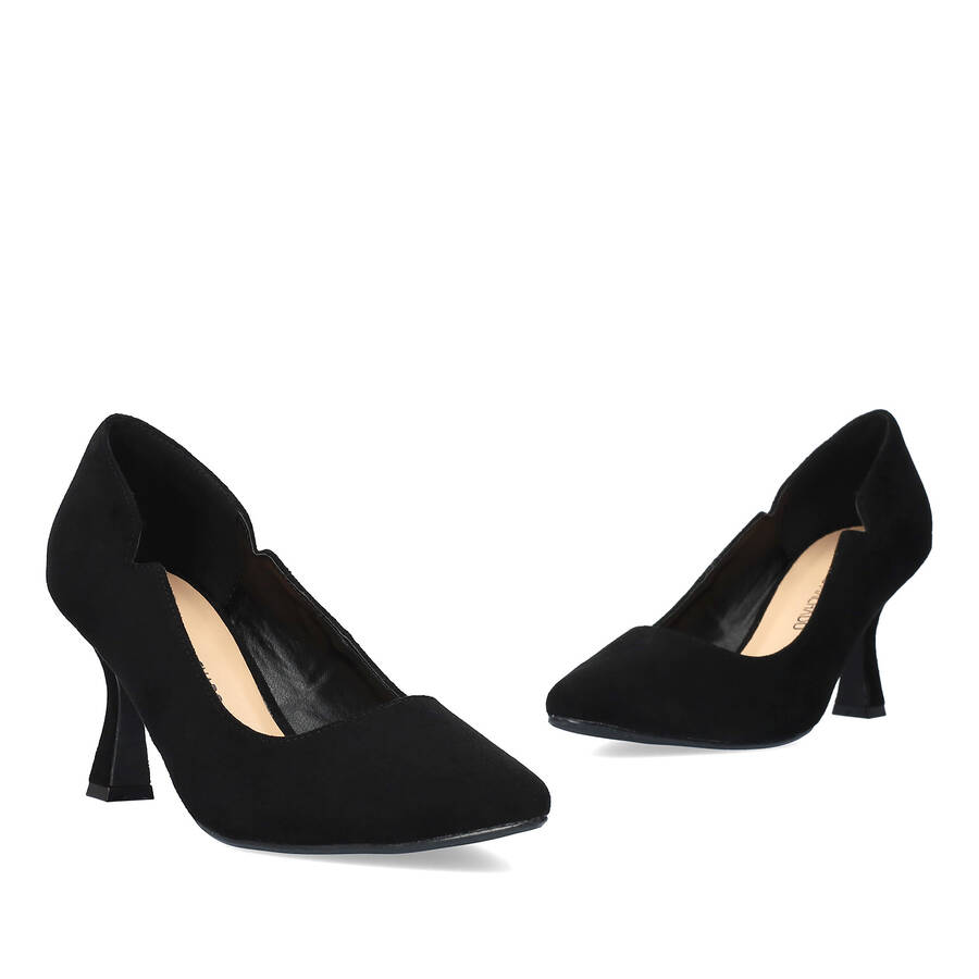 Kitten Heeled pumps in faux black suede 