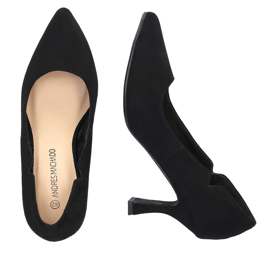 Kitten Heeled pumps in faux black suede 