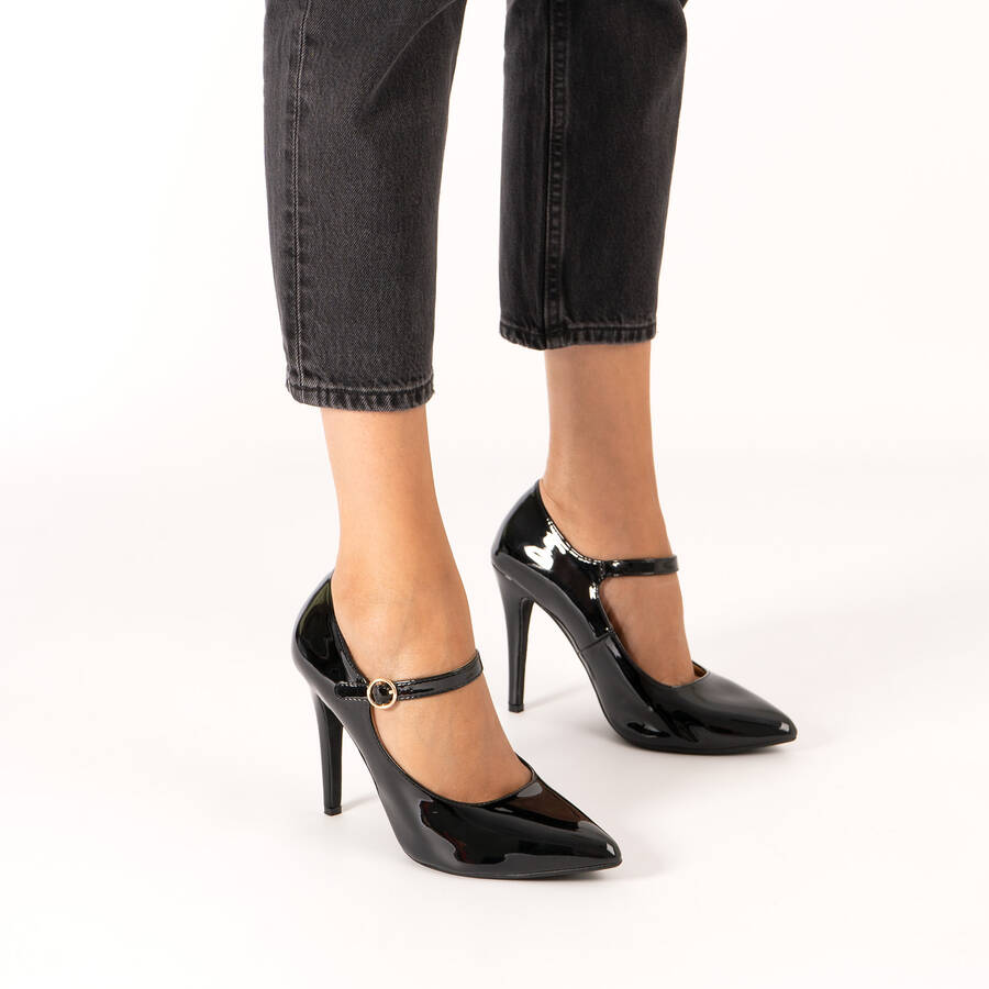 Black soft patent heeled Mary Jane 