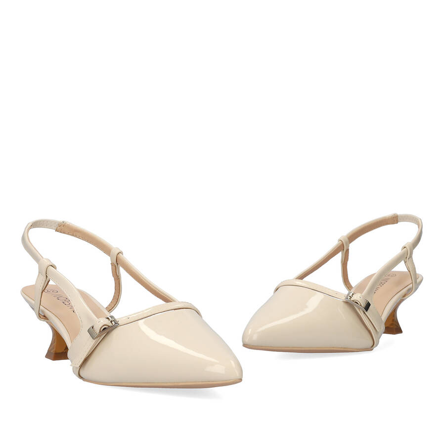 Slingback beige patent shoes with a kitten heel 