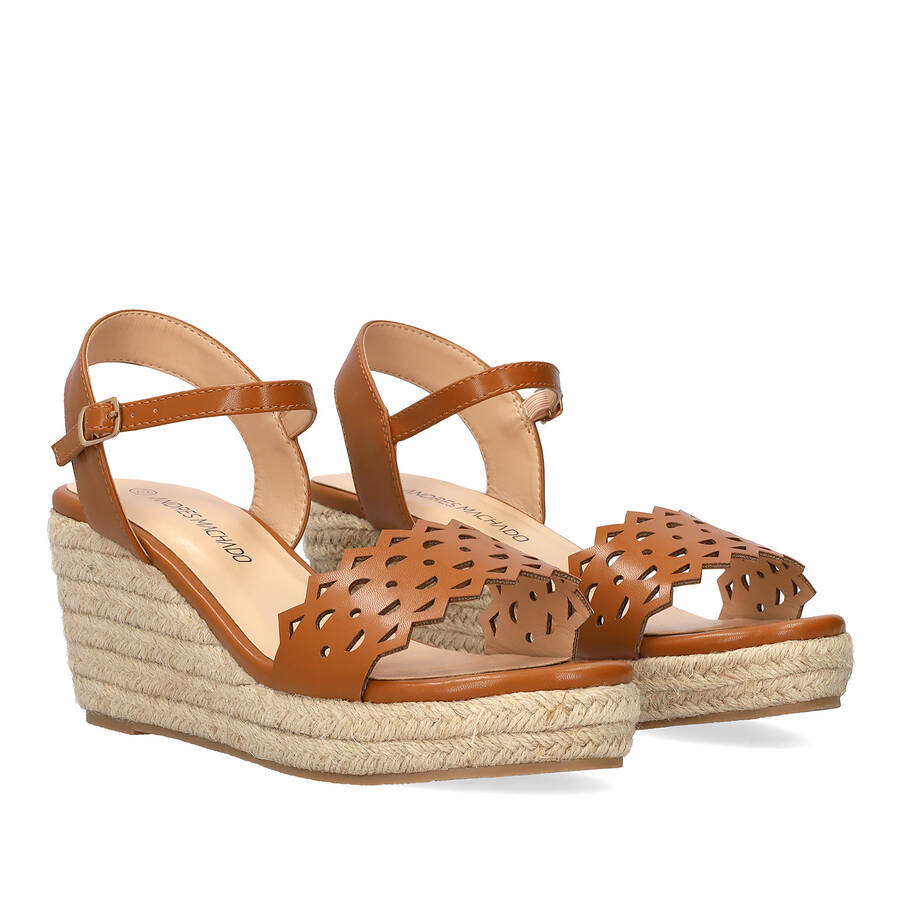 Soft brown sandals with jute wedge 