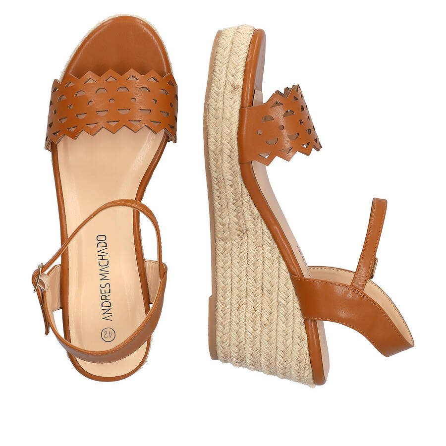 Soft brown sandals with jute wedge 